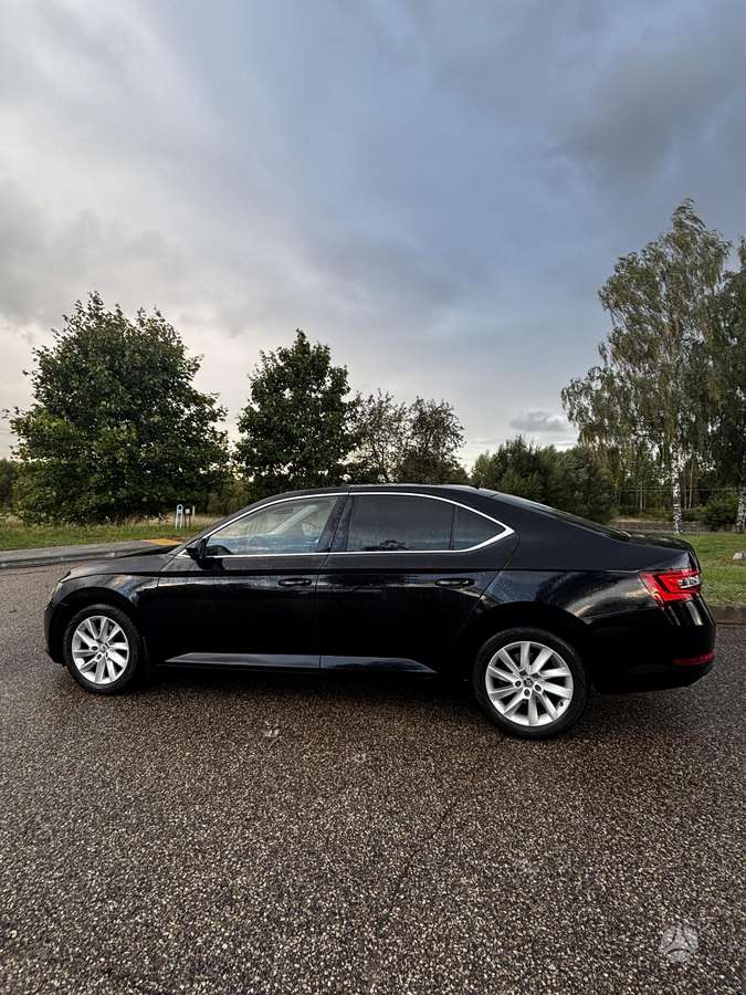 Skoda Superb, 2.0 l., Седан