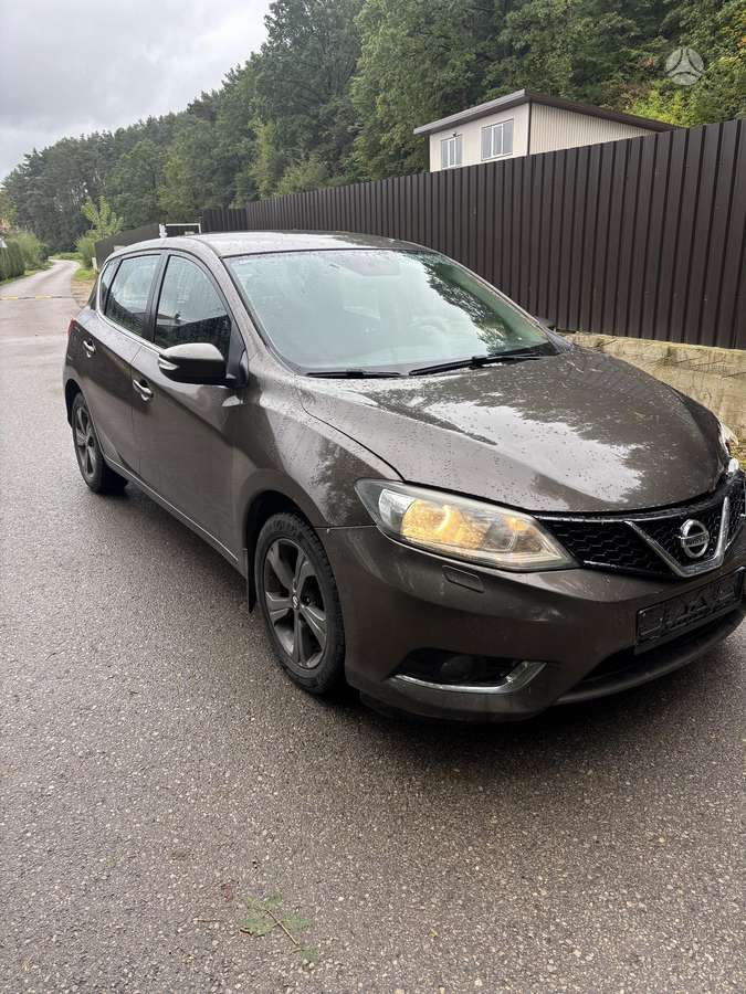 Nissan Pulsar, 1.2 l., Хэтчбек