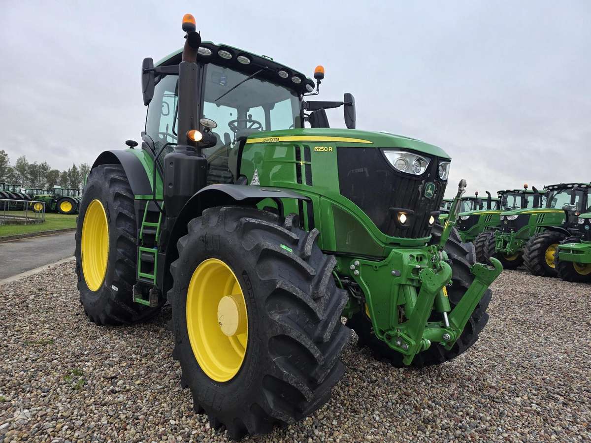 John Deere 6250R, tractors