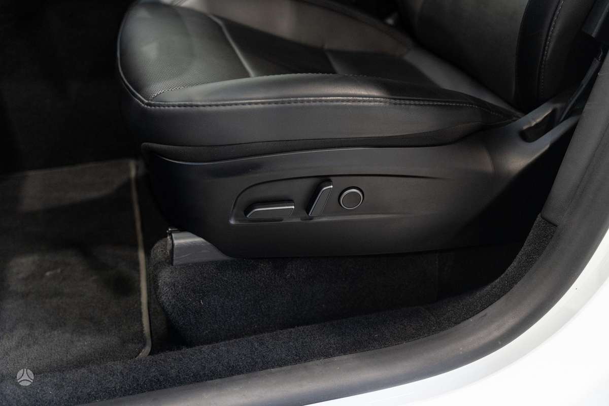 Tesla Model Y, 78 kWh, off-road / crossover