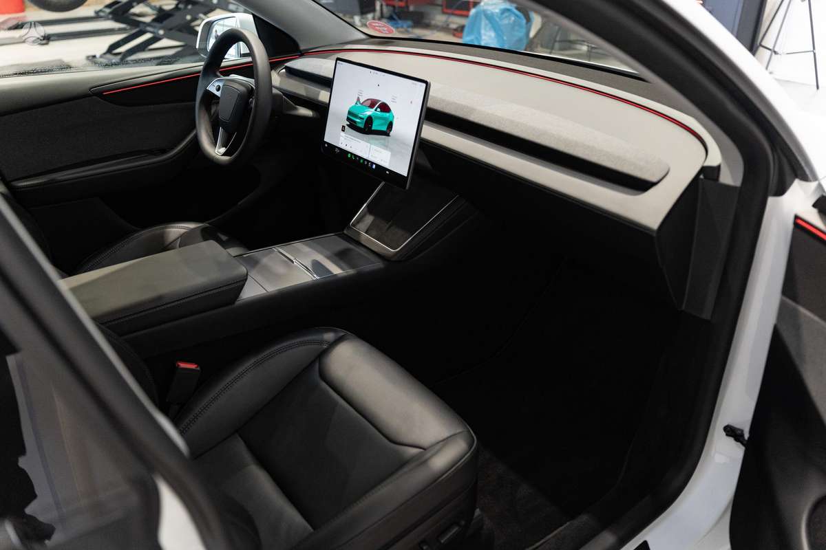 Tesla Model Y, 78 kWh, off-road / crossover
