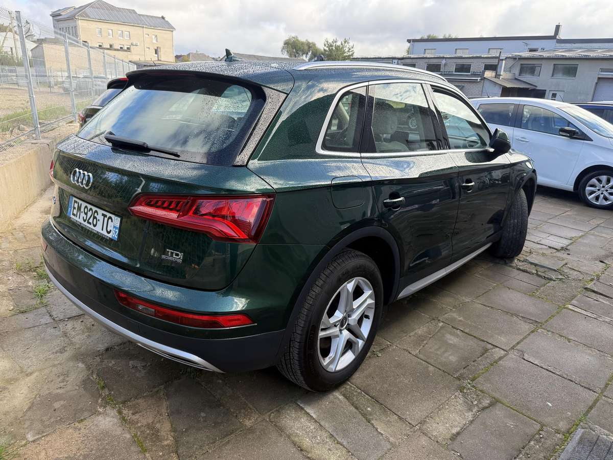 Audi Q5, 2.0 l., off-road / crossover