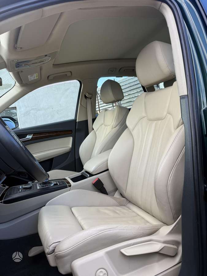 Audi Q5, 2.0 l., off-road / crossover