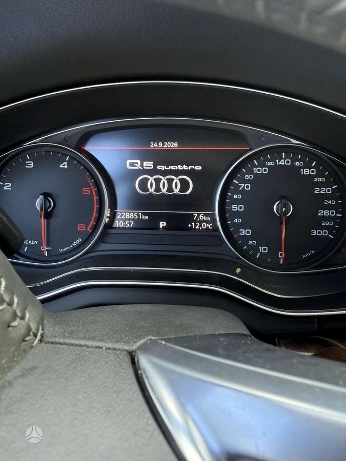 Audi Q5, 2.0 l., off-road / crossover