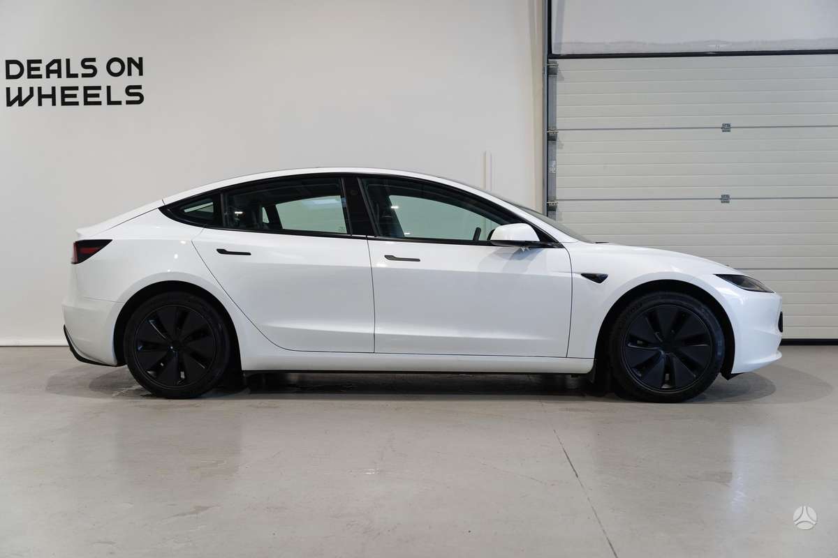Tesla Model 3, 82 kWh, hatchback