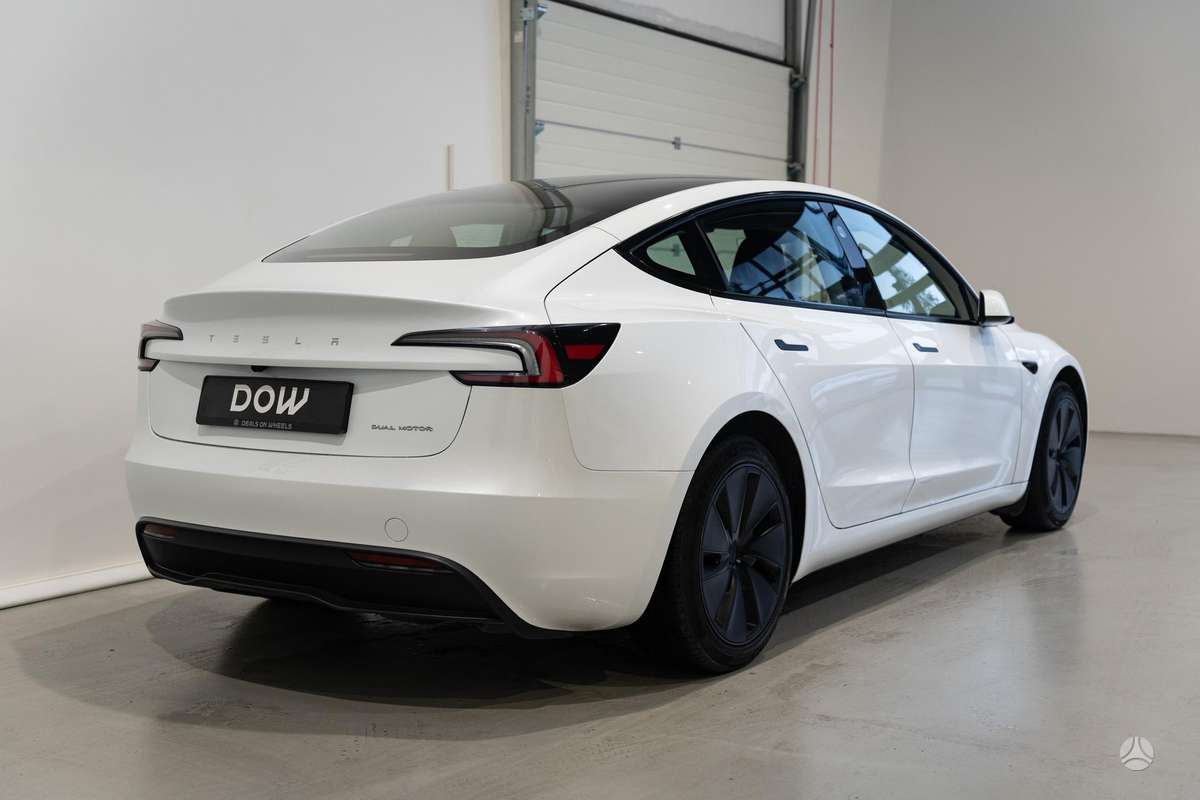 Tesla Model 3, 82 kWh, hatchback