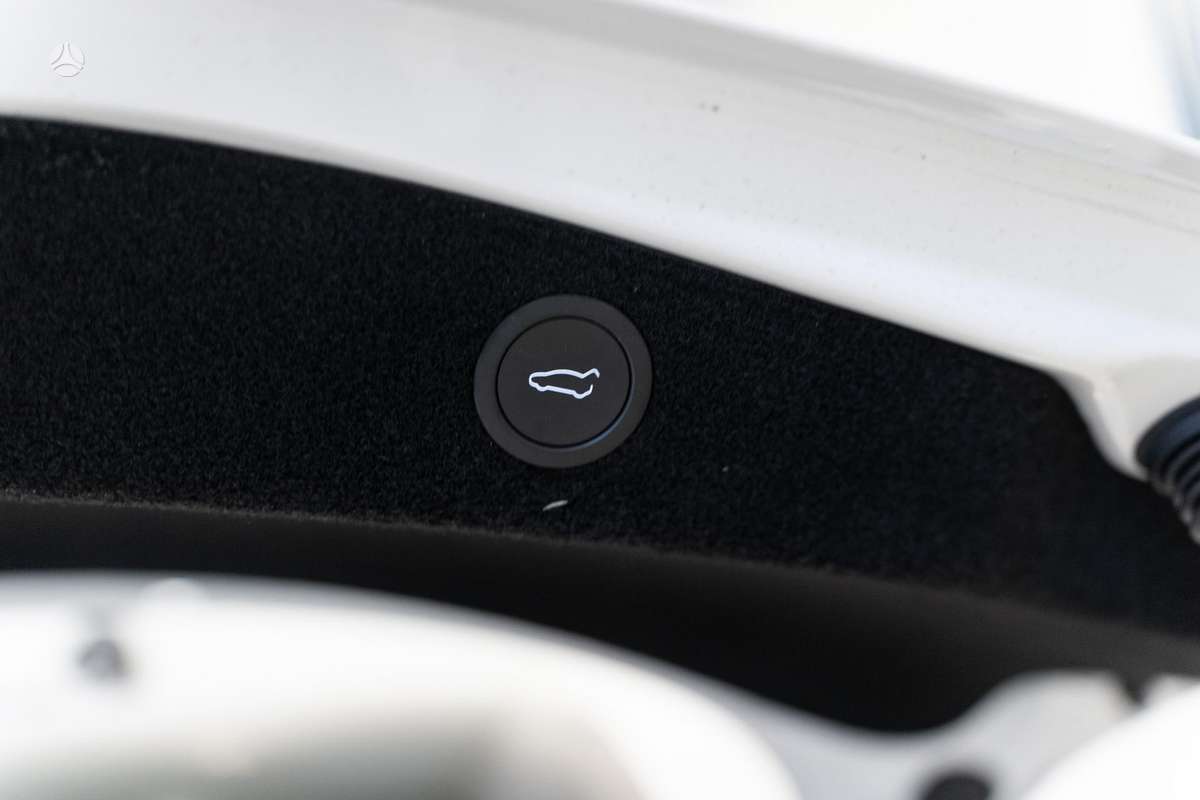 Tesla Model 3, 82 kWh, hatchback