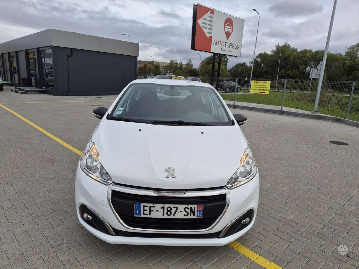 Peugeot 208, 1.6 l., hatchback