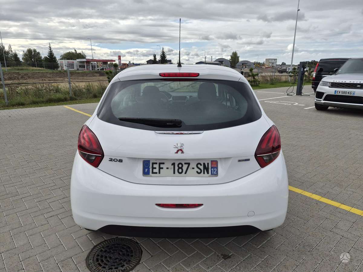 Peugeot 208, 1.6 l., hatchback
