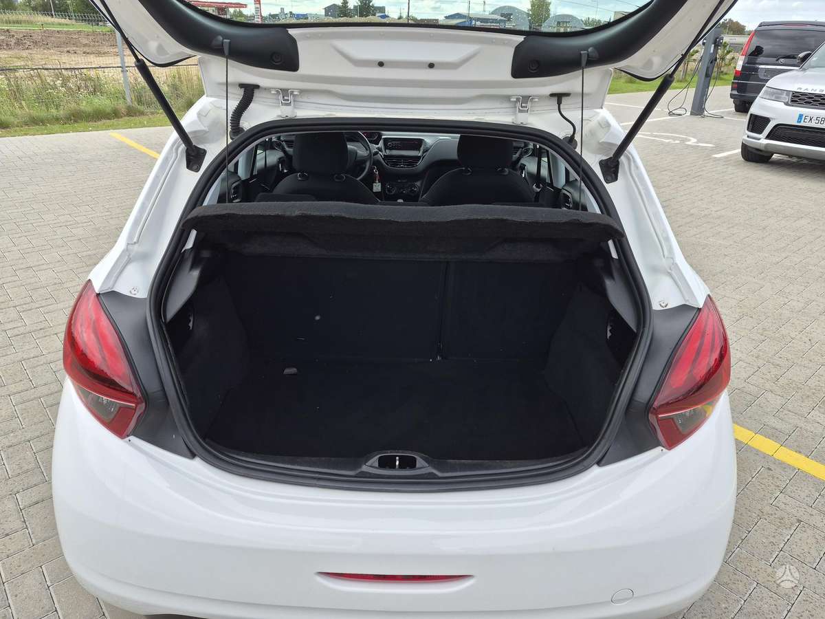Peugeot 208, 1.6 l., hatchback