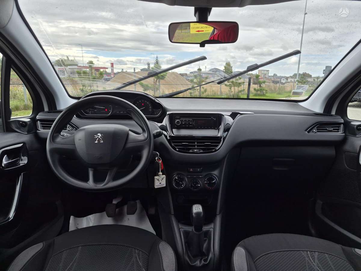 Peugeot 208, 1.6 l., hatchback