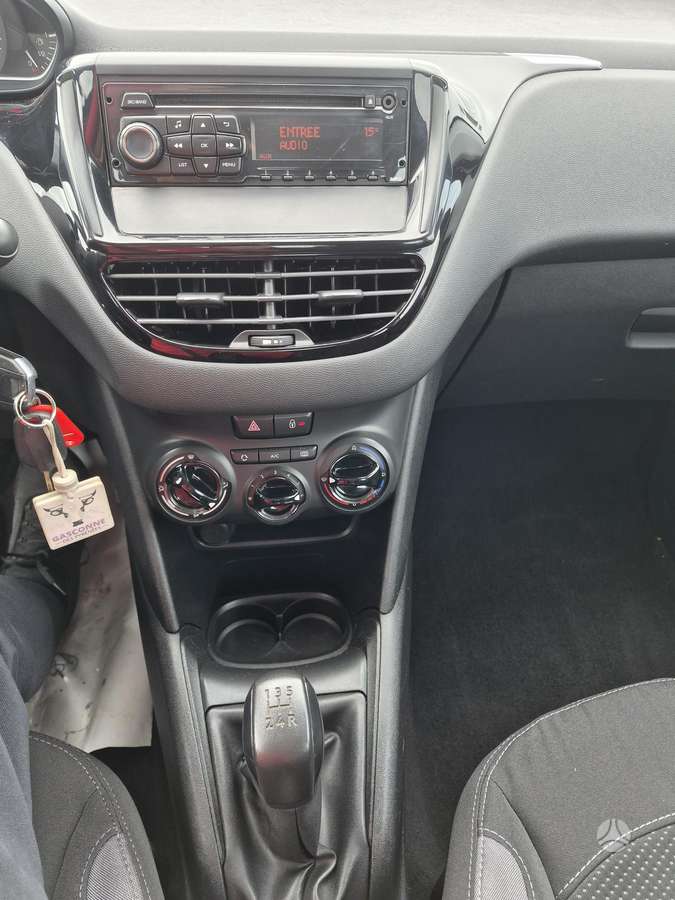 Peugeot 208, 1.6 l., hatchback