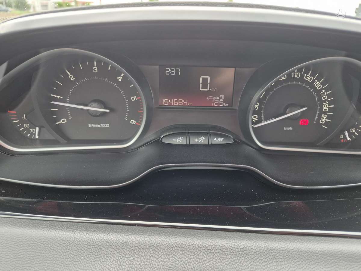 Peugeot 208, 1.6 l., hatchback