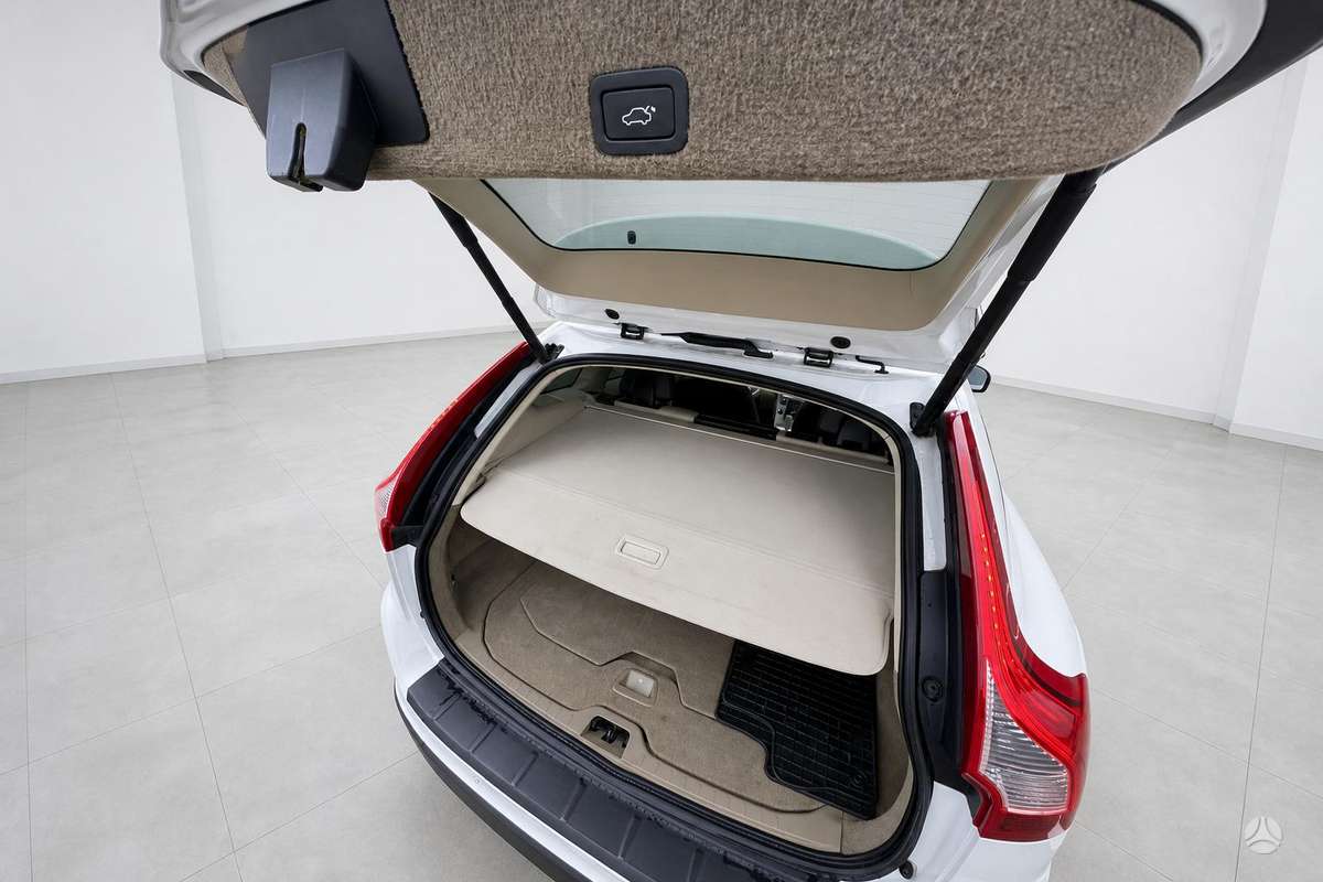 Volvo XC60, 2.4 l., off-road / crossover