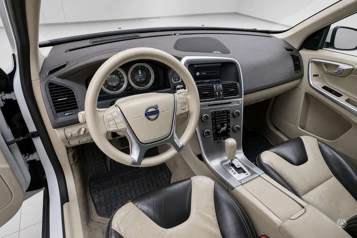 Volvo XC60, 2.4 l., off-road / crossover