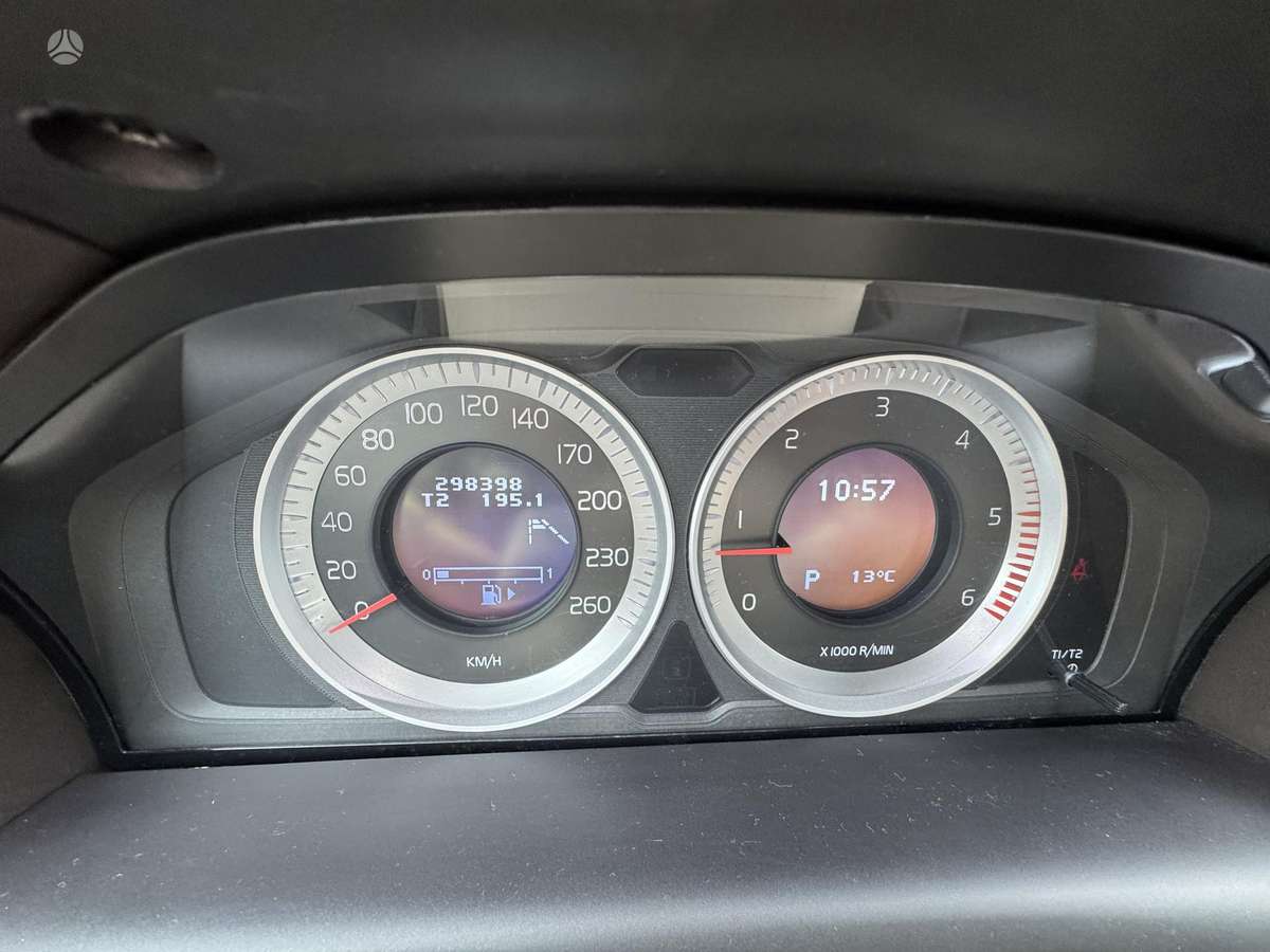 Volvo XC60, 2.4 l., off-road / crossover