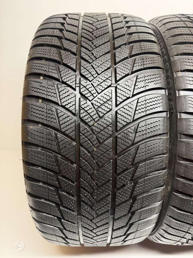 Bridgestone Blizzak LM001, winter 245/40 R18