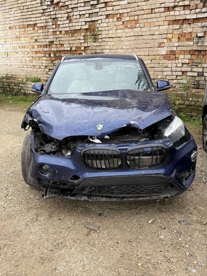 BMW X1, 2.0 l., off-road / crossover