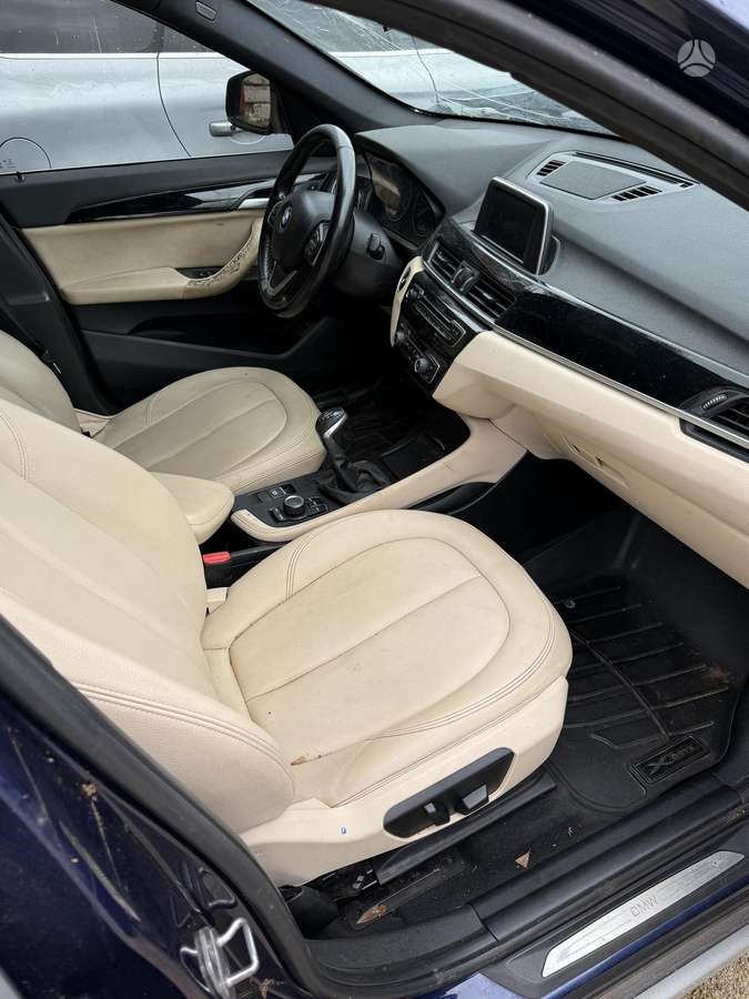 BMW X1, 2.0 l., off-road / crossover