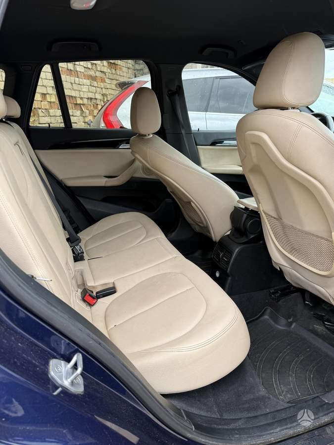 BMW X1, 2.0 l., off-road / crossover