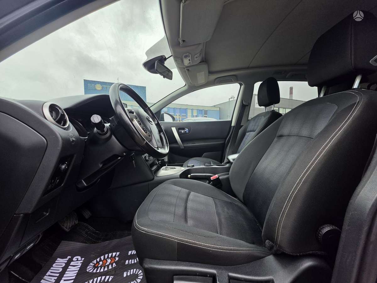 Nissan Qashqai+2 2011 — interior