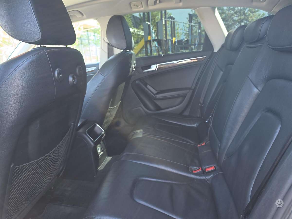 Audi A4 2012 — photo 9