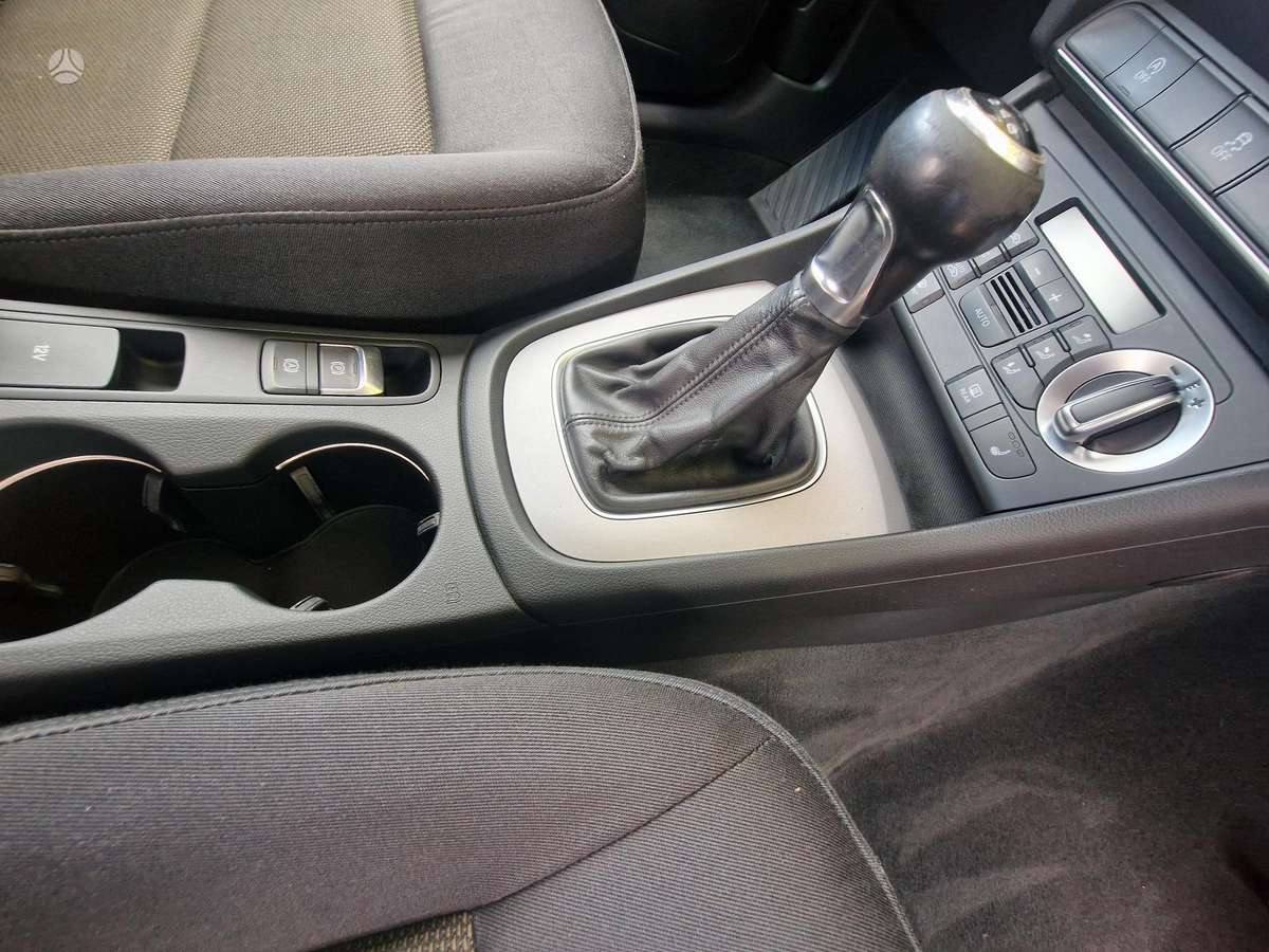 Audi Q3, 2.0 l., off-road / crossover