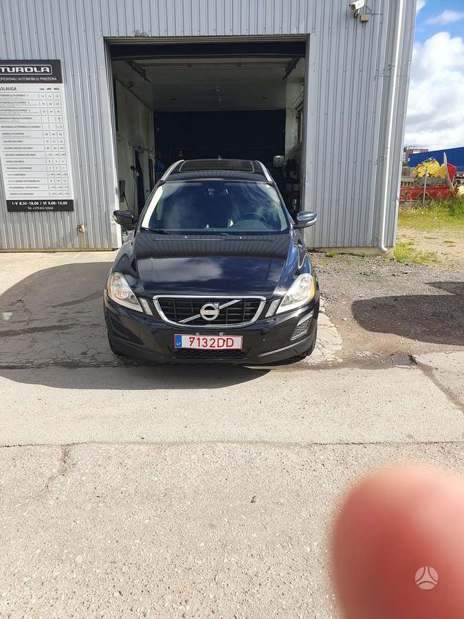 Volvo XC60, 3.2 l., off-road / crossover