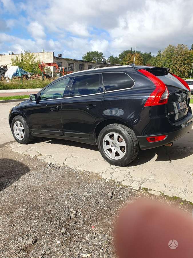 Volvo XC60, 3.2 l., off-road / crossover