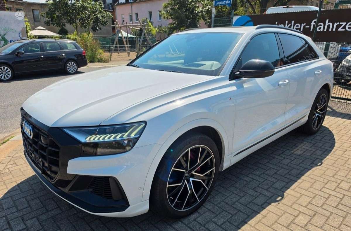 Audi Q8, 3.0 l., off-road / crossover