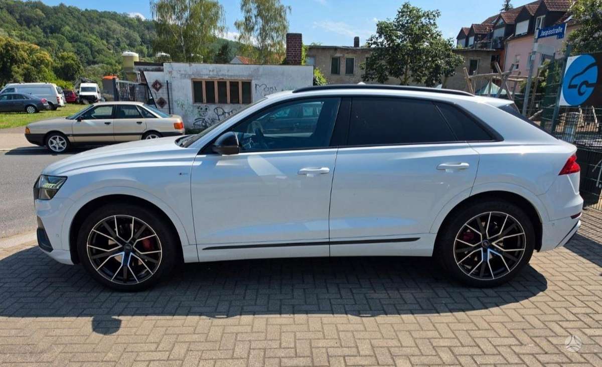 Audi Q8, 3.0 l., off-road / crossover