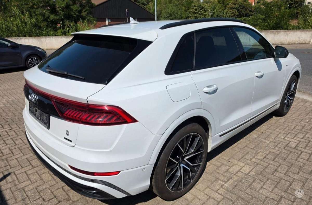 Audi Q8, 3.0 l., off-road / crossover