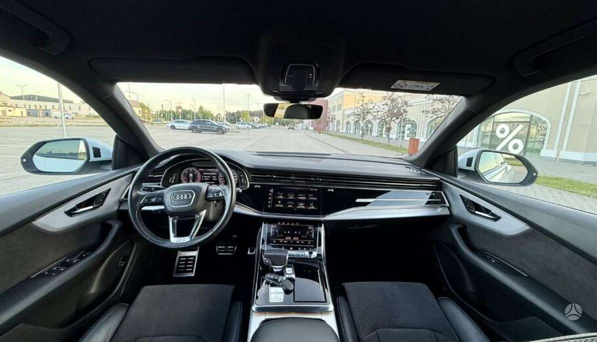 Audi Q8, 3.0 l., off-road / crossover