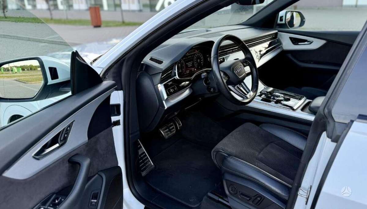 Audi Q8, 3.0 l., off-road / crossover