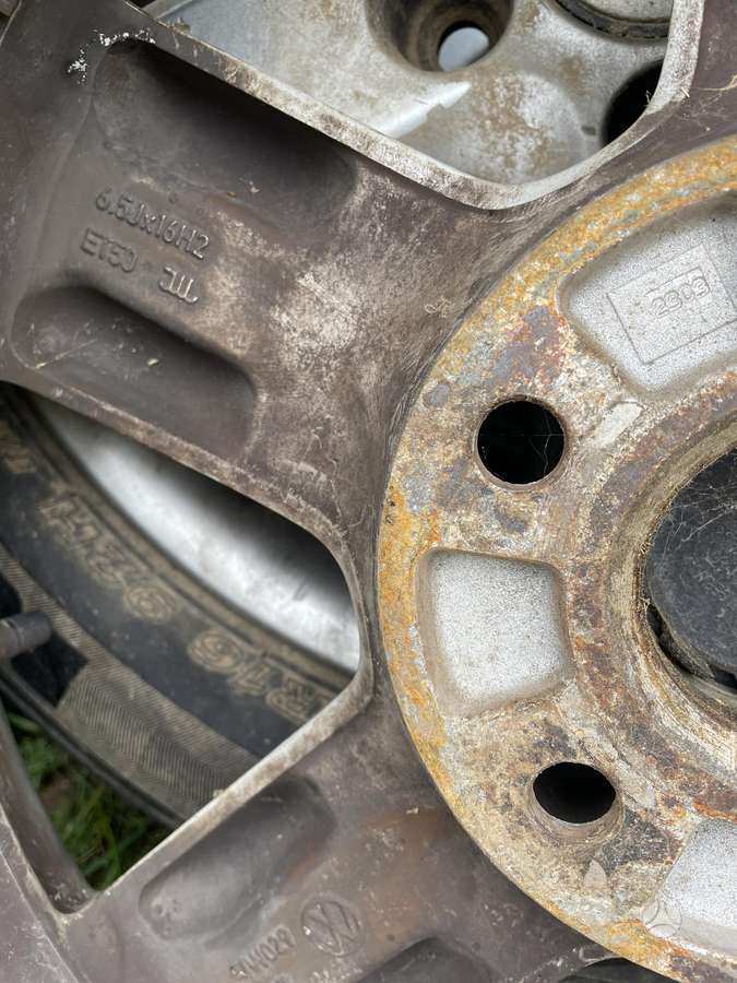 Volkswagen, light alloy, R16