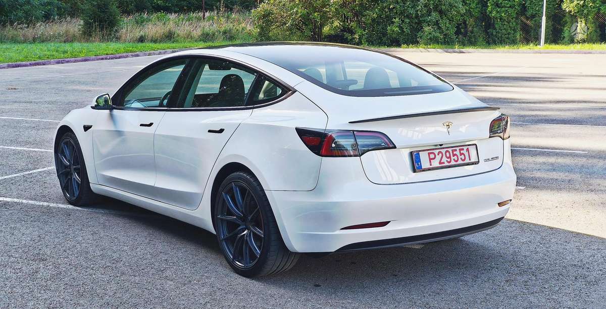 Tesla Model 3, 81 кВт·ч, Седан
