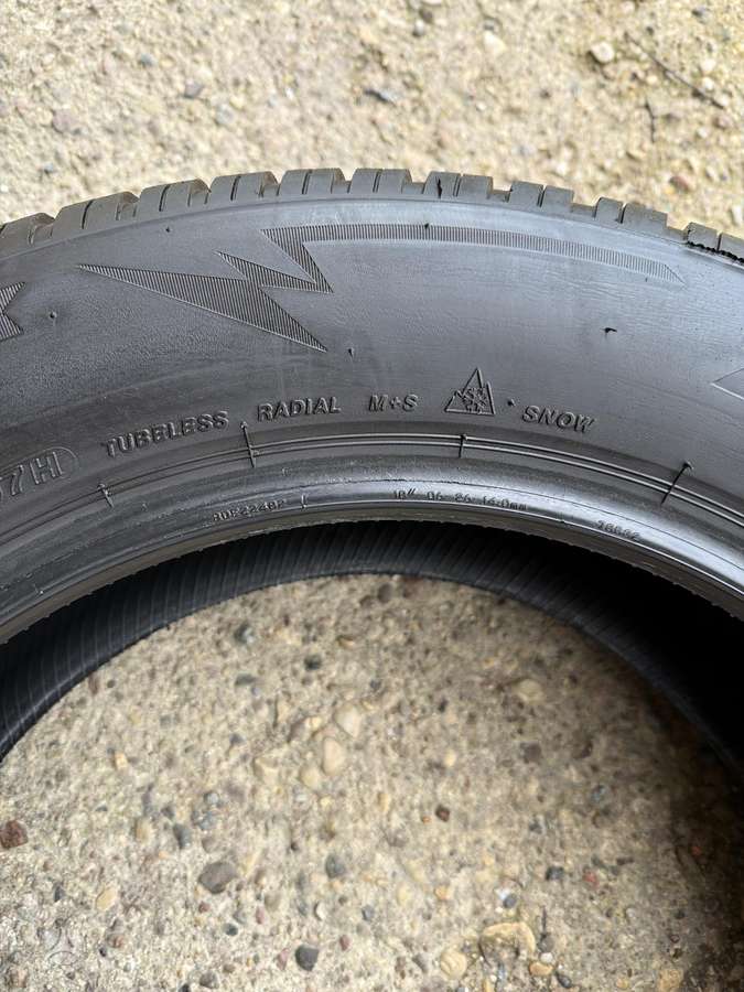Bridgestone Blizzak LM005, зимние 235/60 R18