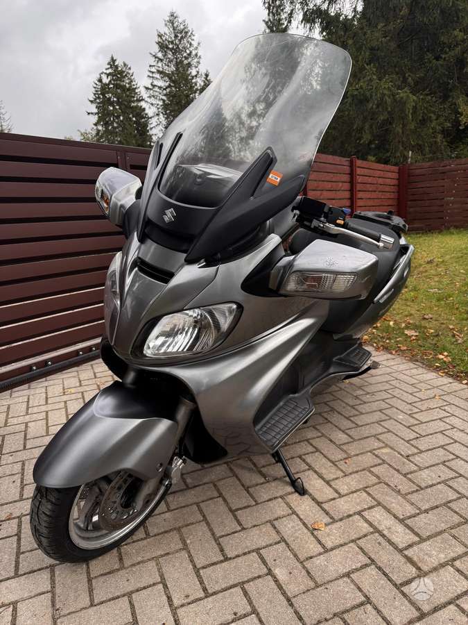 Suzuki Burgman 650cc, scooters / mopeds