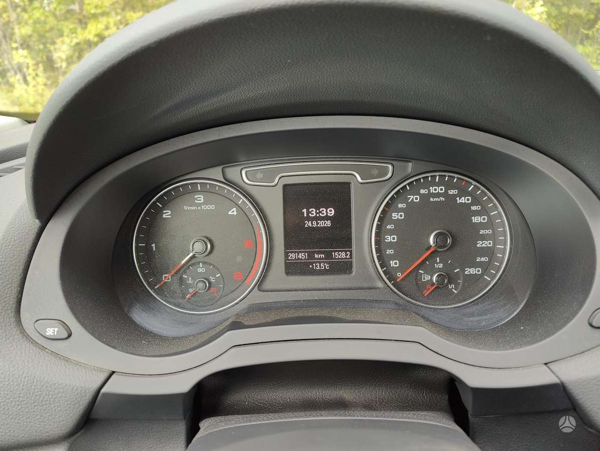 Audi Q3, 2.0 l., Внедорожник / Кроссовер