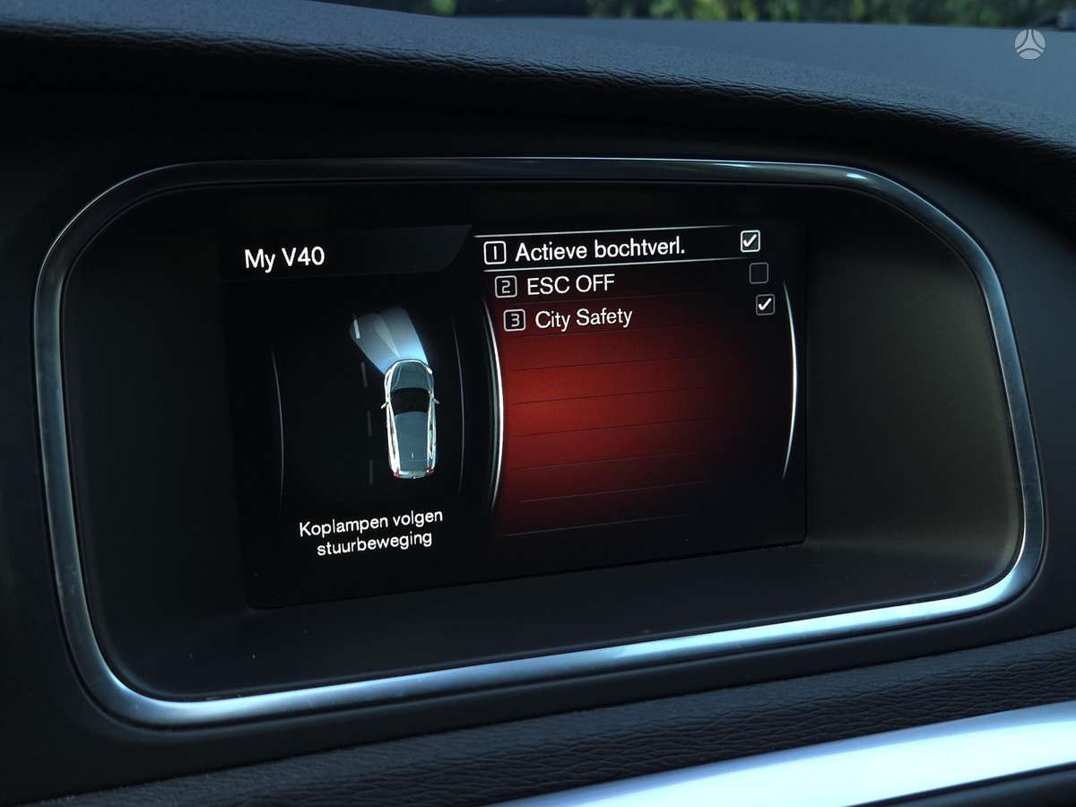 Volvo V40, 2.0 l., hatchback