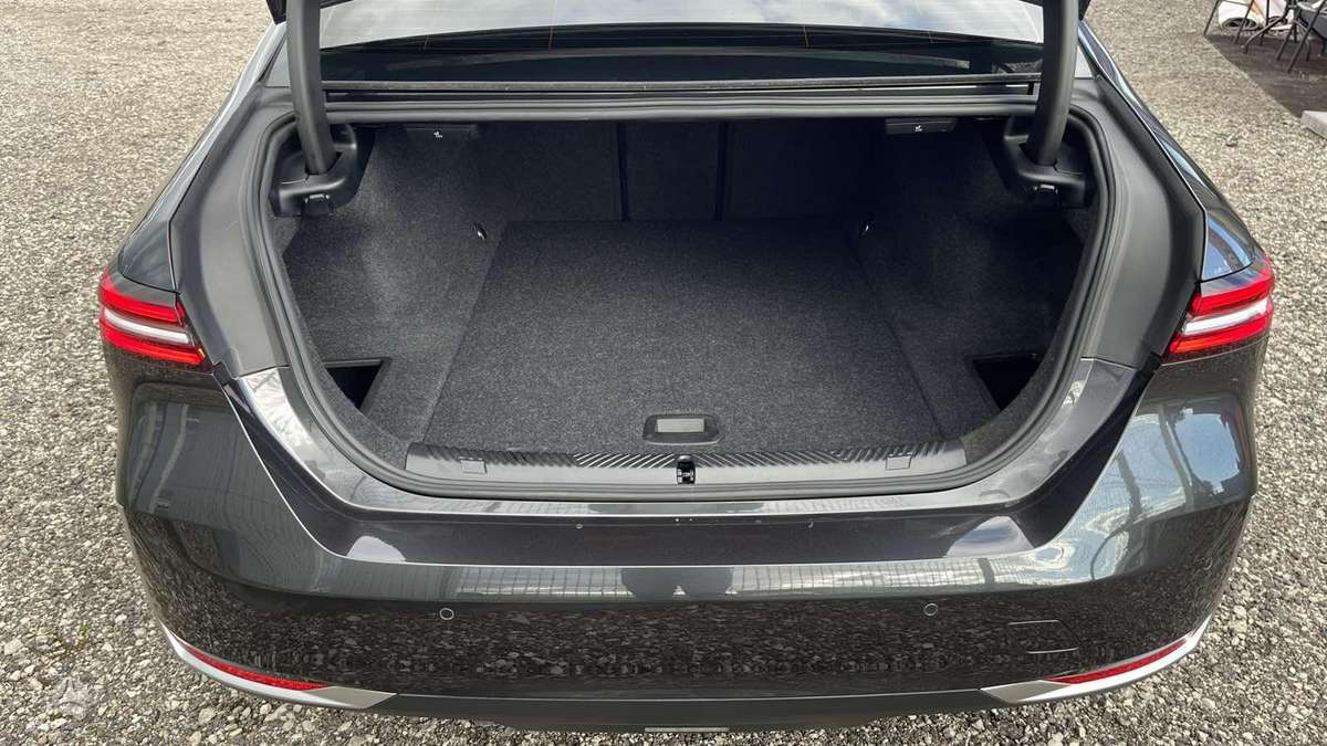 BMW i5, 81 кВт·ч, Седан