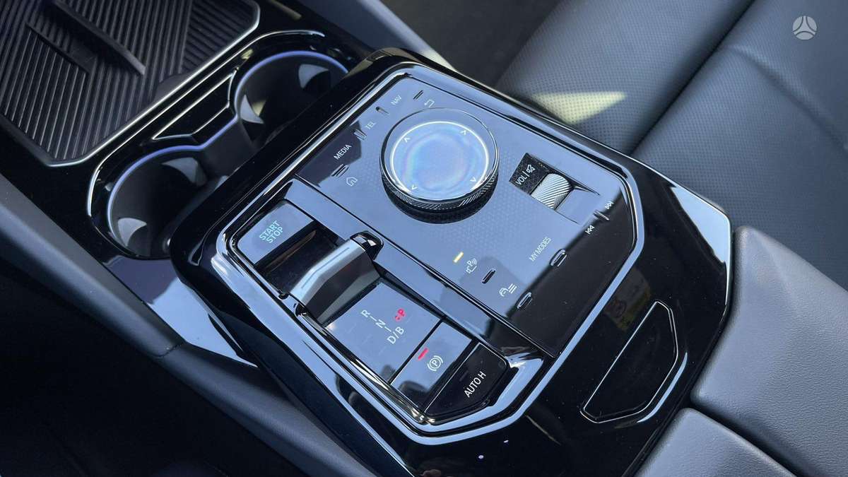 BMW i5, 81 кВт·ч, Седан