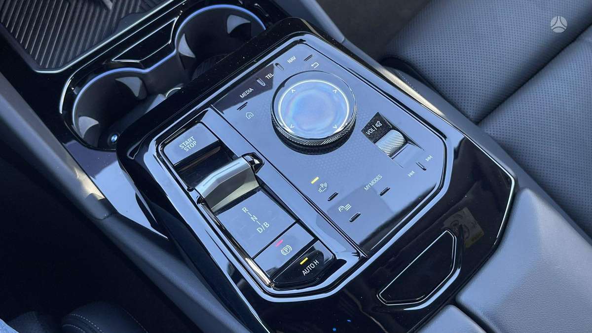 BMW i5, 81 кВт·ч, Седан