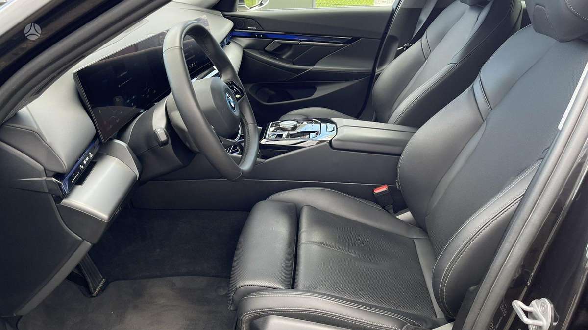 BMW i5, 81 кВт·ч, Седан