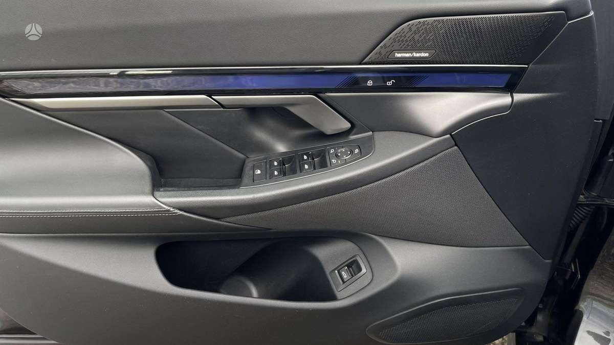 BMW i5, 81 кВт·ч, Седан