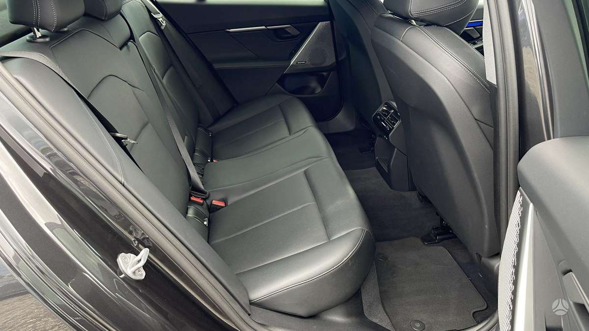 BMW i5, 81 кВт·ч, Седан