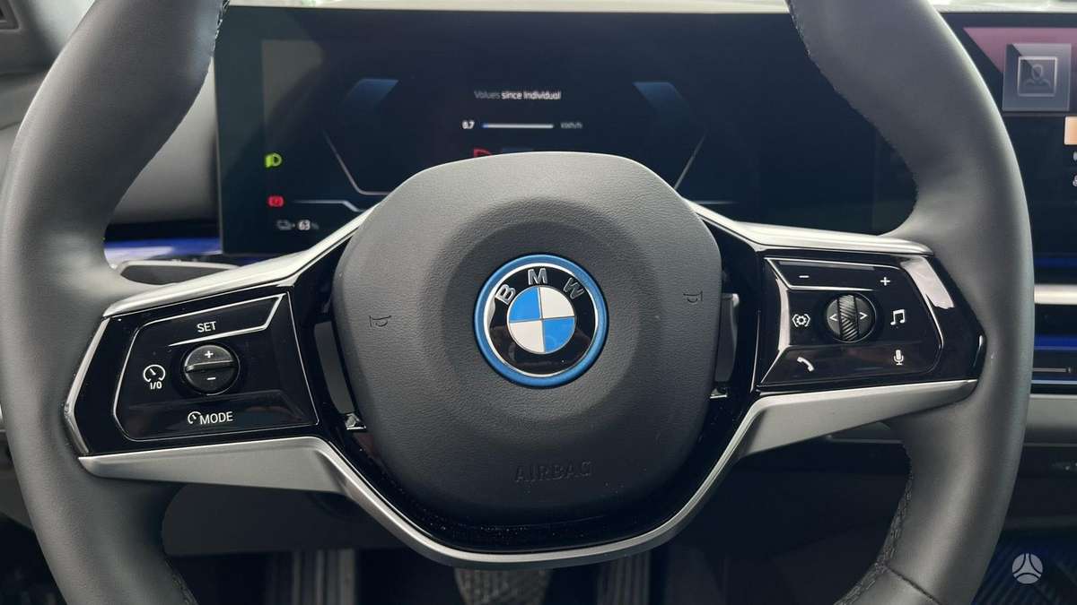 BMW i5, 81 кВт·ч, Седан