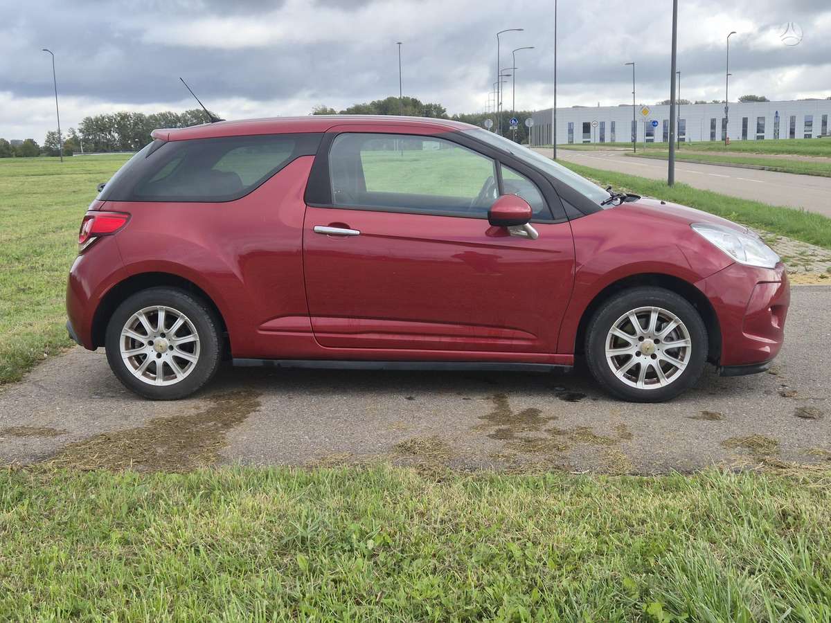 Citroen DS3, 1.6 l., hatchback