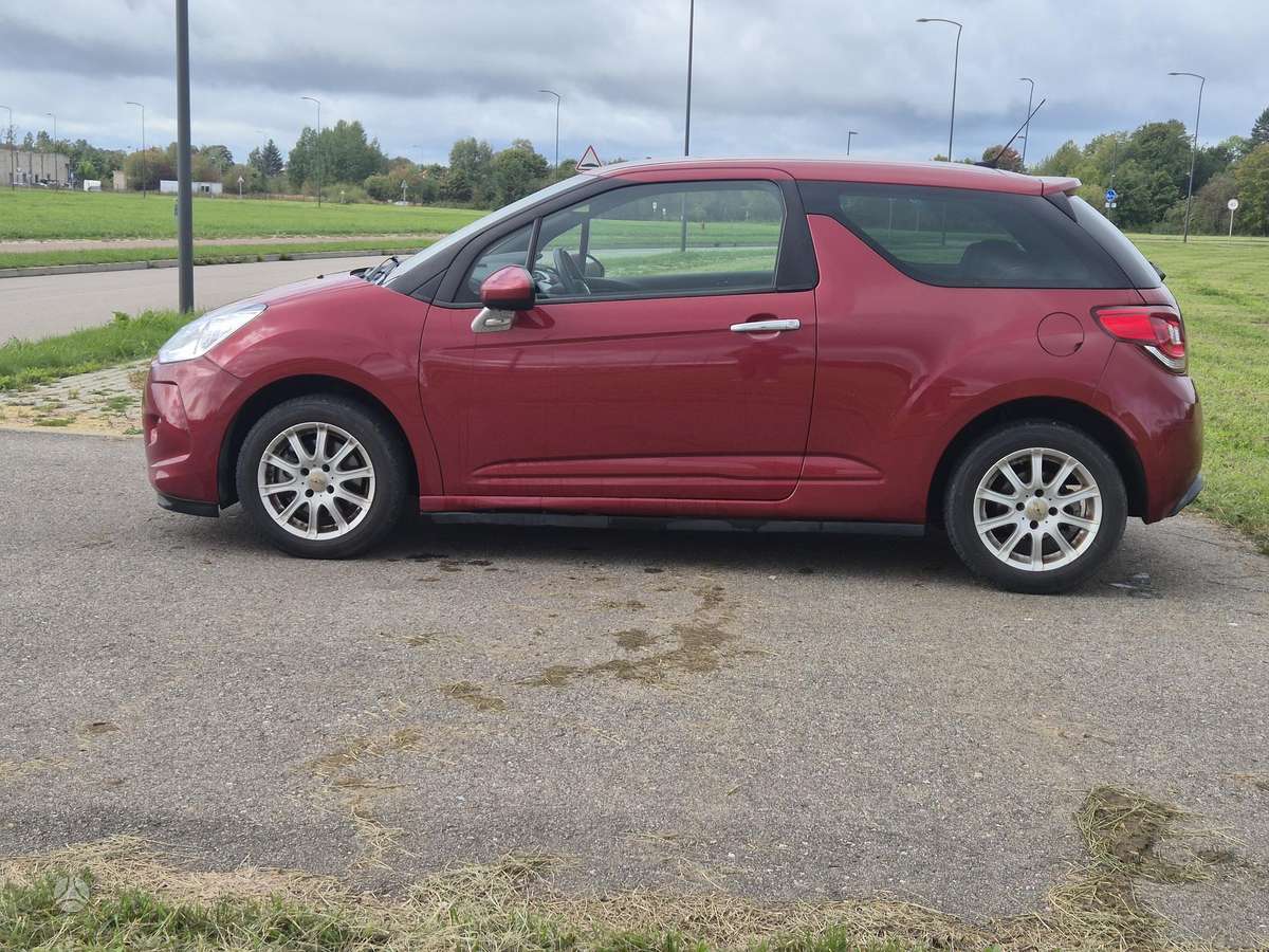 Citroen DS3, 1.6 l., hatchback