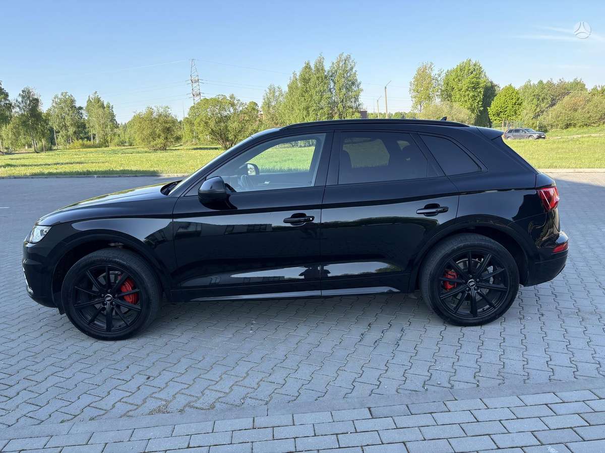 Audi Q5, 2.0 l., off-road / crossover